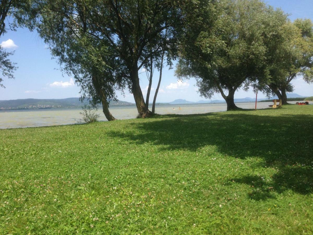 Villa 98 Petofi Utca Balatonmagyarod Exterior foto